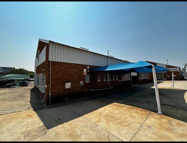 1,000M² WAREHOUSE TO LET IN WYNBERG